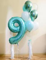 Бирюзовая цифра девять и фонтан из шаров