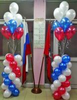 Фонтан триколор на стойке из шаров