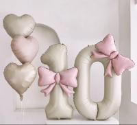 Сердце с бантами и фонтан из трёх сердец