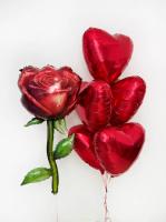 Фольгированная роза и фонтан из сердец