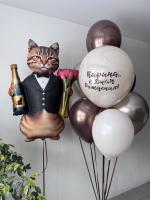 Фонтан и фольгированный котик 