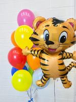 Фигура тигрёнок и фонтан из шаров