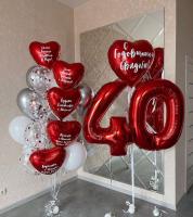 Композиция из красных и серебряных шаров на свадьбу
