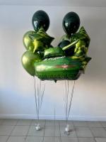 Фольгированный танк и фонтаны из шаров