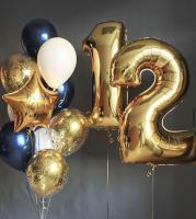 Золотая цифра двенадцать и фонтан из шаров