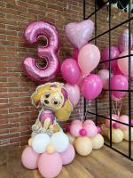 Композиция с розовой цифрой три для детей