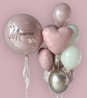 Большой шар с надписью и фонтан из шаров для мамы