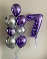 Сиреневая цифра семь и фонтан из сиреневых и серебряных шаров