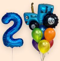 Синяя цифра два и фонтан из шаров с трактором