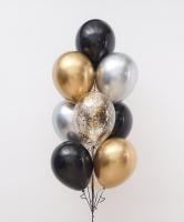 Фонтан из золотых, серебряных и чёрных шаров