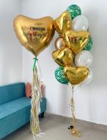 Большое золотое сердце с надписью и фонтан из шаров