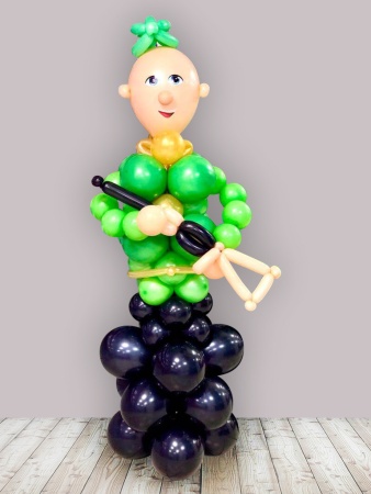 Фигура солдата из воздушных шаров 