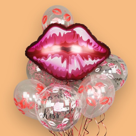 Прозрачные шары с надписями и фольгированная фигура губы 
