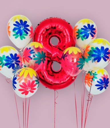 Красная цифра 8 и шарики с цветами